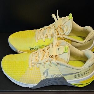 Nike Metcon Sneakers, Women's Size 9, Vibrant Yellow